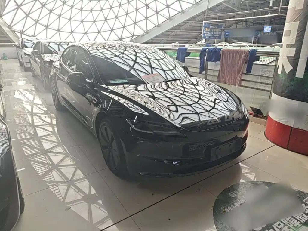Tesla Model 3 — фото 4