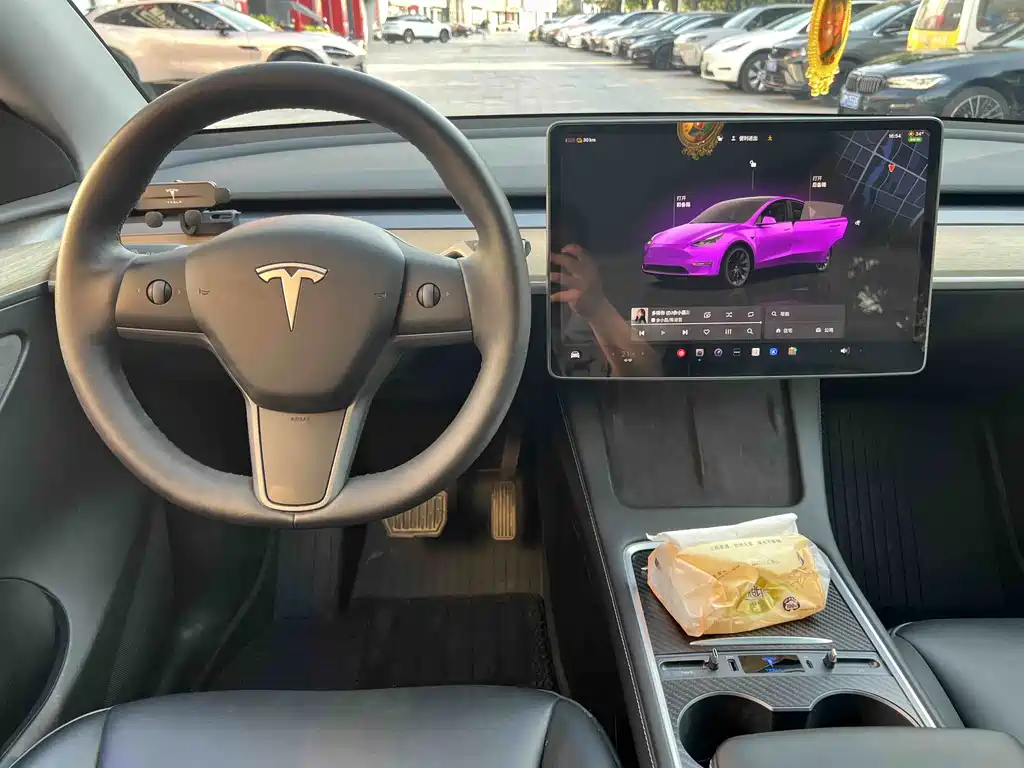 Tesla Model Y — фото 6