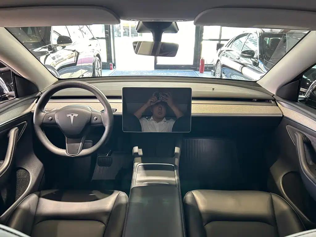 Tesla Model Y — фото 20