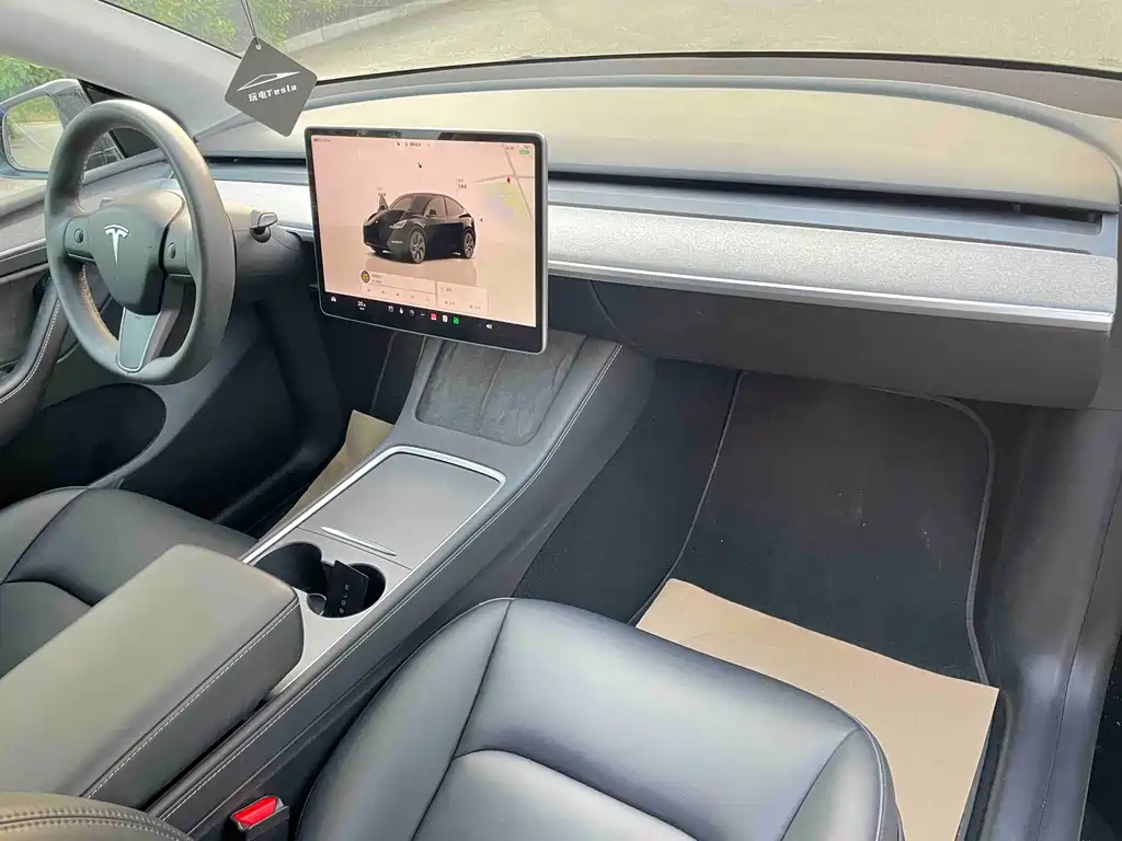 Tesla Model Y — фото 11