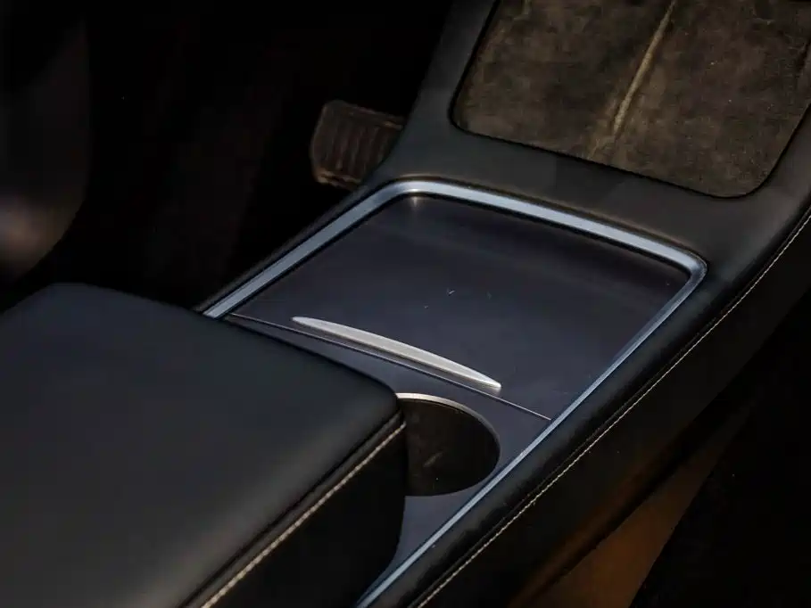 Tesla Model Y — фото 28
