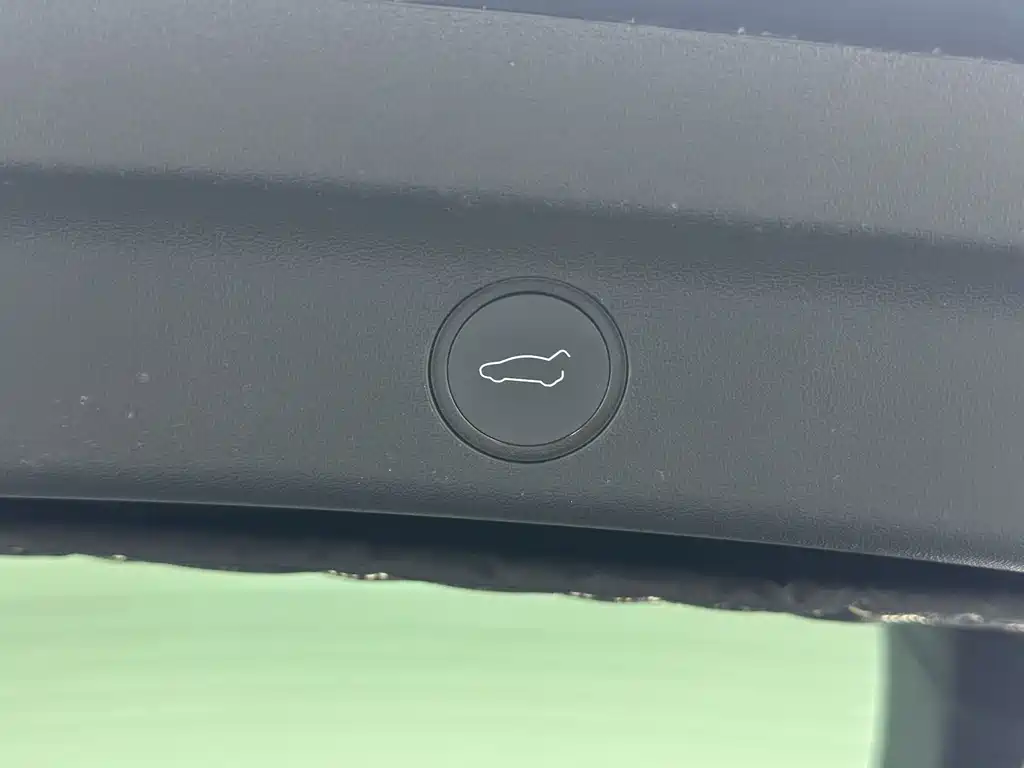 Tesla Model Y — фото 11