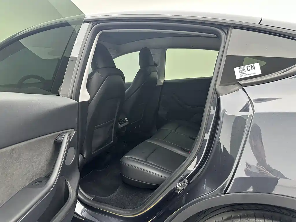Tesla Model Y — фото 13