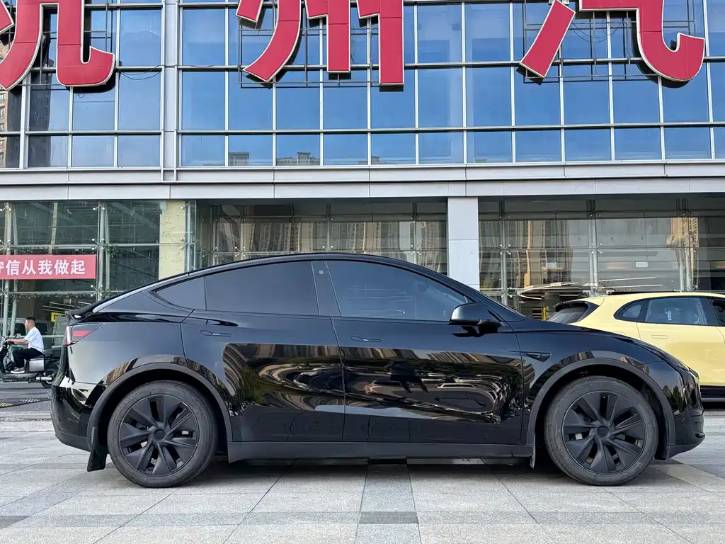 Tesla Model Y — фото 6