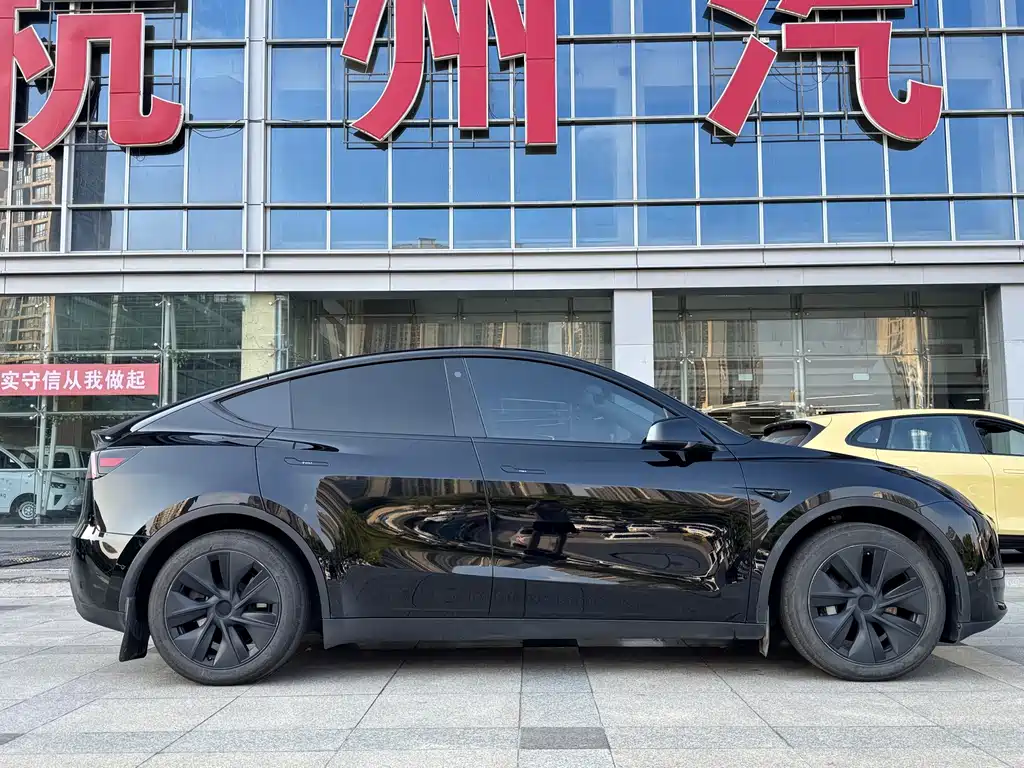 Tesla Model Y — фото 7