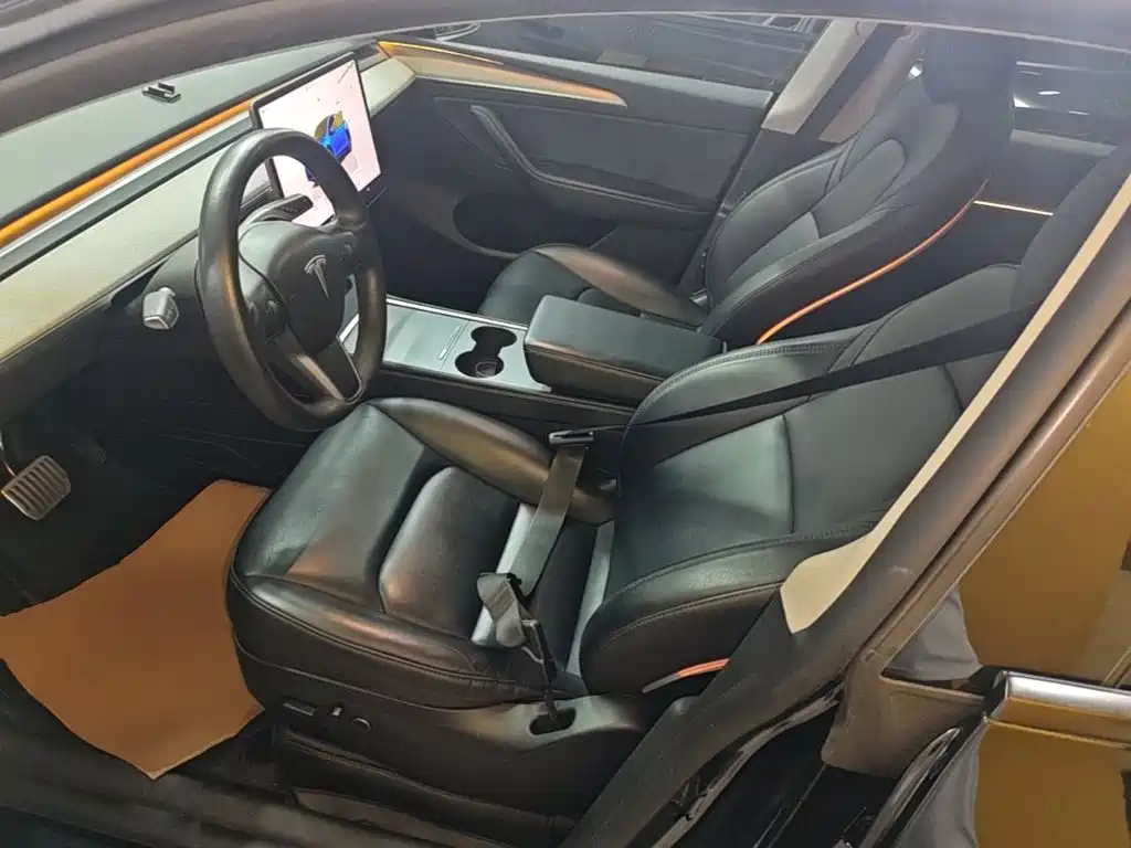 Tesla Model Y — фото 15