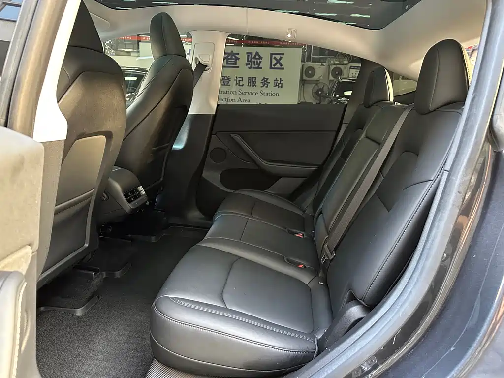 Tesla Model Y — фото 11