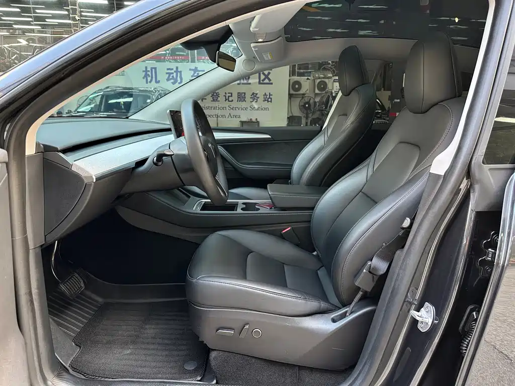 Tesla Model Y — фото 4