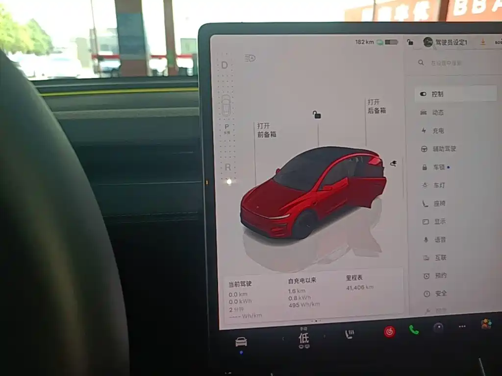Tesla Model Y — фото 14