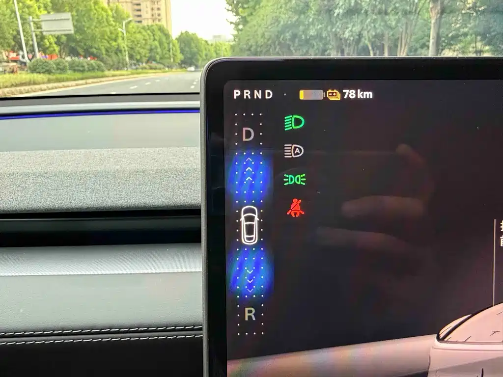 Tesla Model Y — фото 17