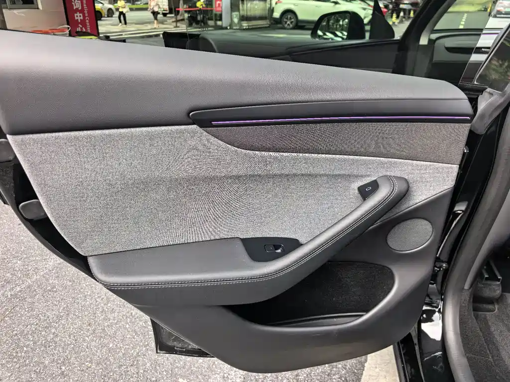 Tesla Model Y — фото 11