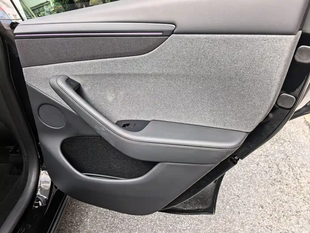 Tesla Model Y — фото 14