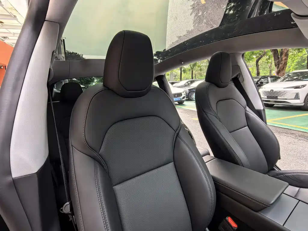 Tesla Model Y — фото 15
