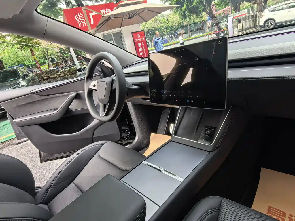 Tesla Model Y — фото 19