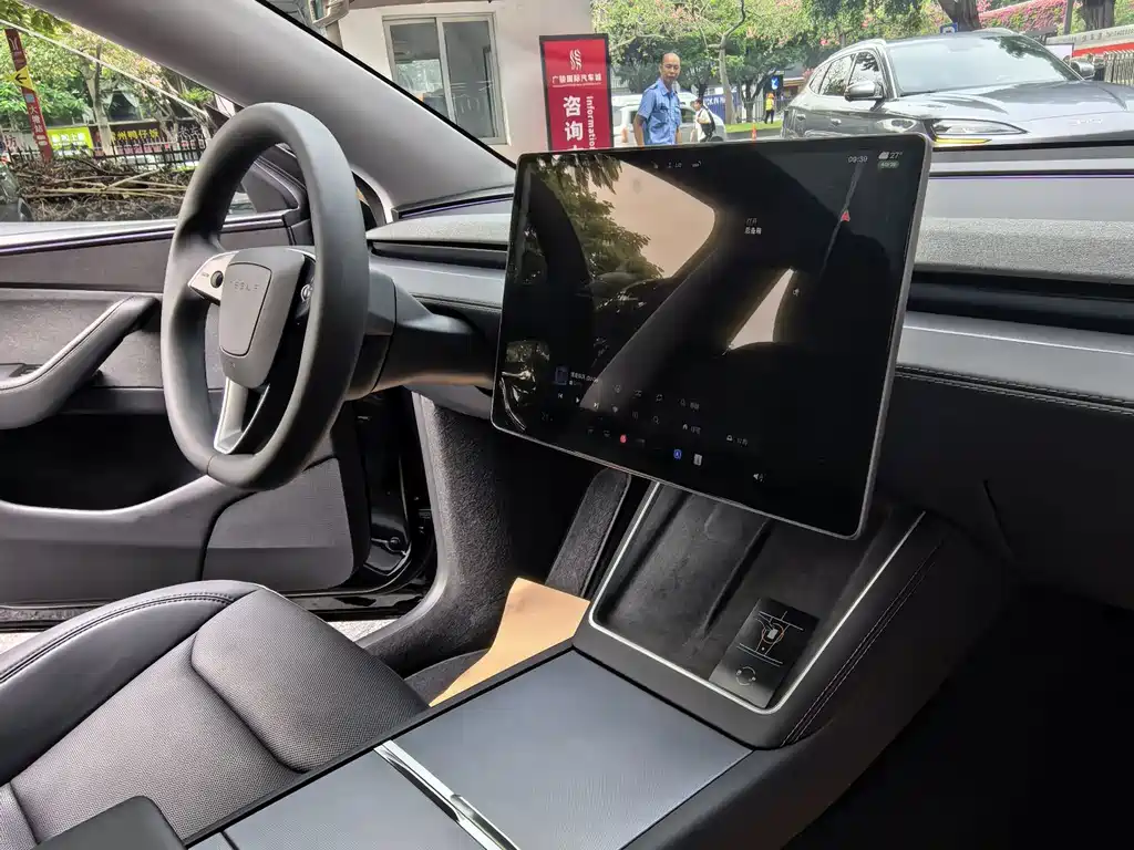 Tesla Model Y — фото 20