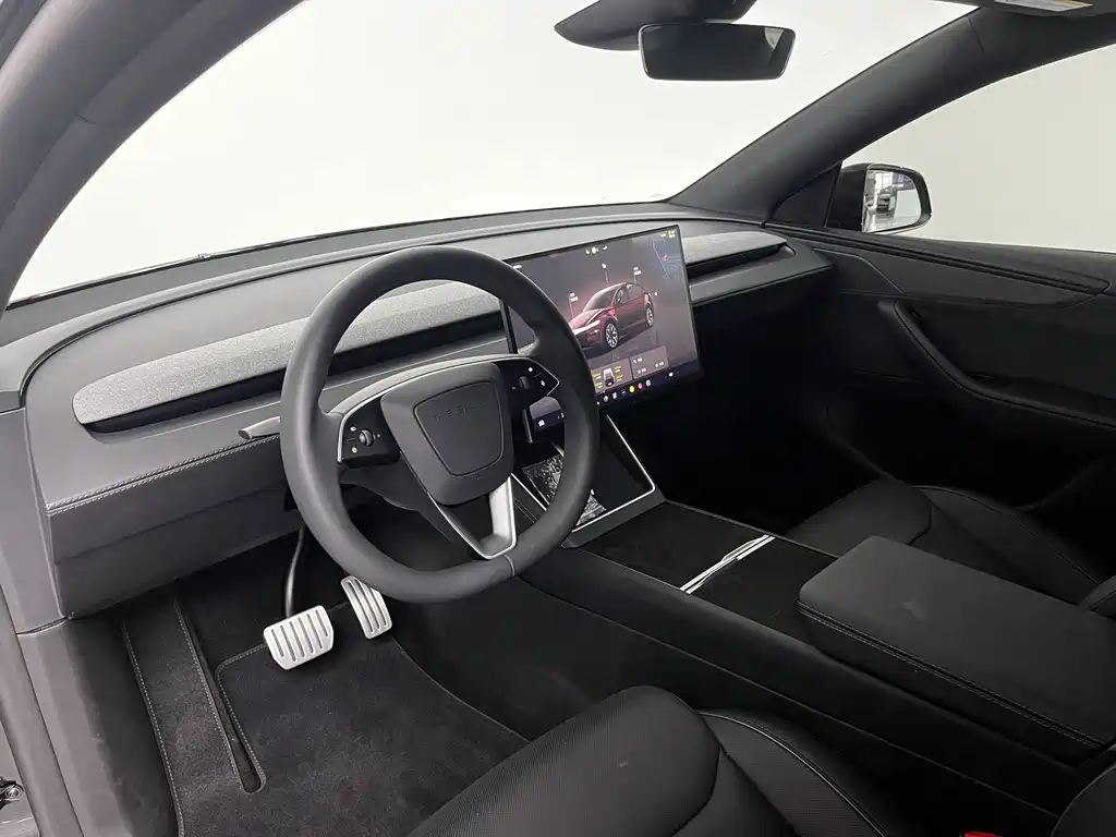 Tesla Model Y L — фото 13