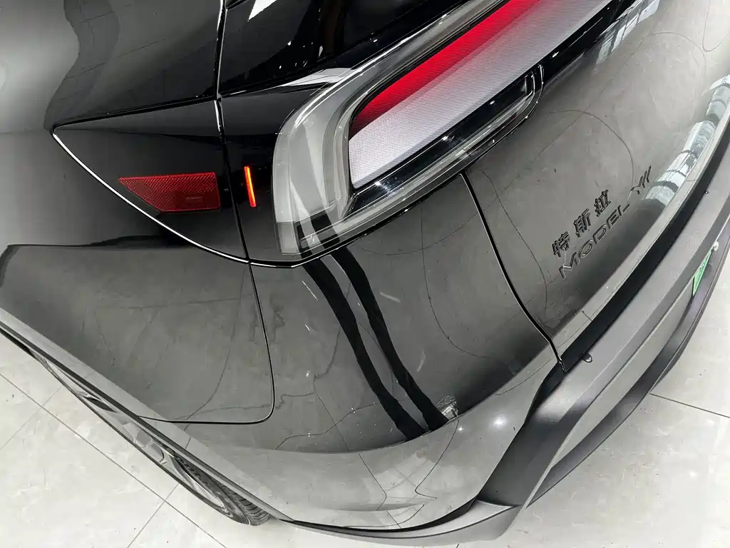 Tesla Model Y L — фото 6