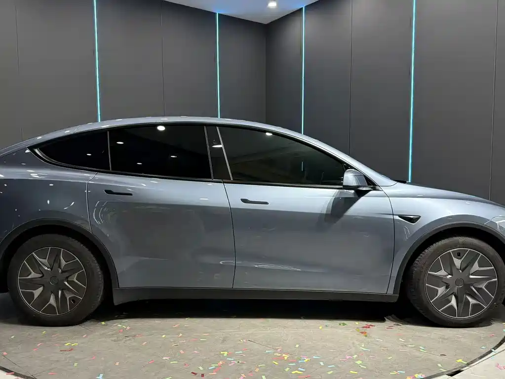 Tesla Model Y L — фото 4