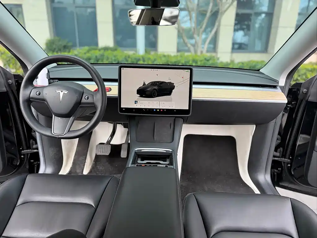 Tesla Model Y — фото 4