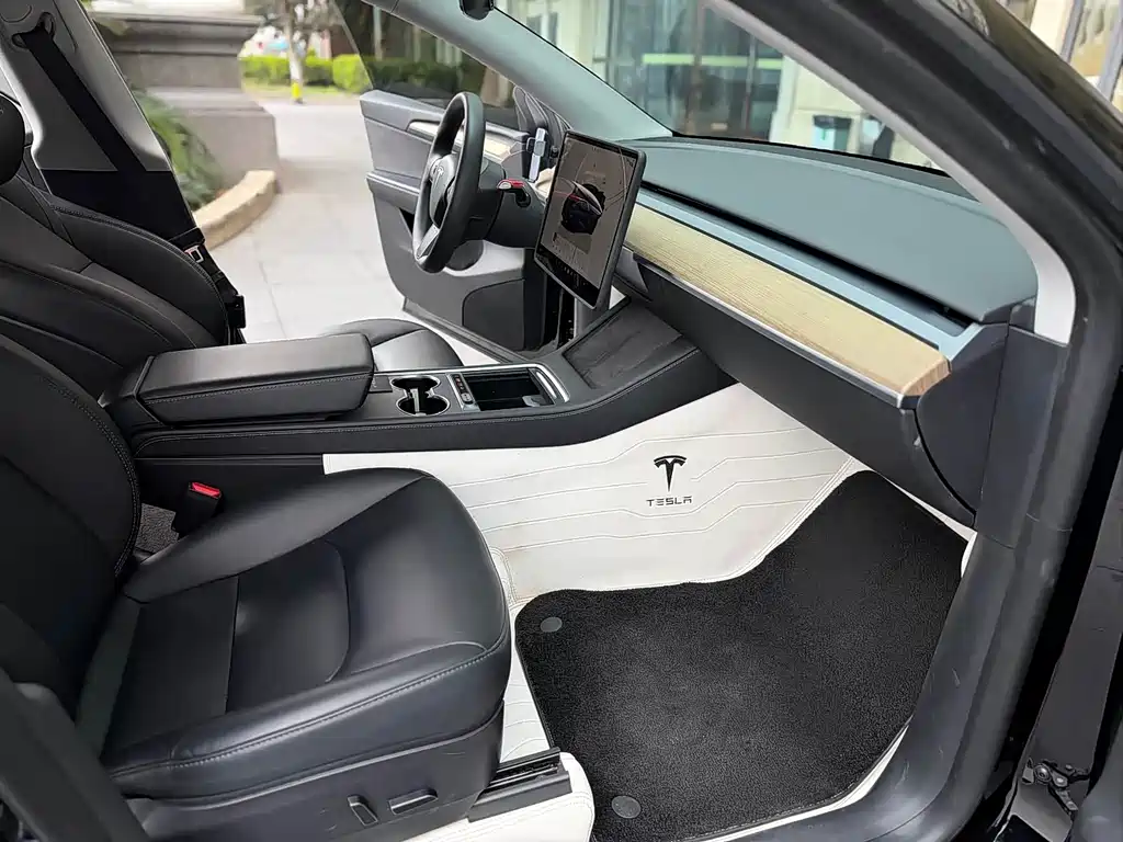 Tesla Model Y — фото 6