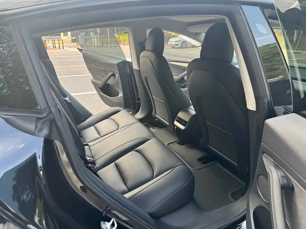 Tesla Model 3 — фото 13