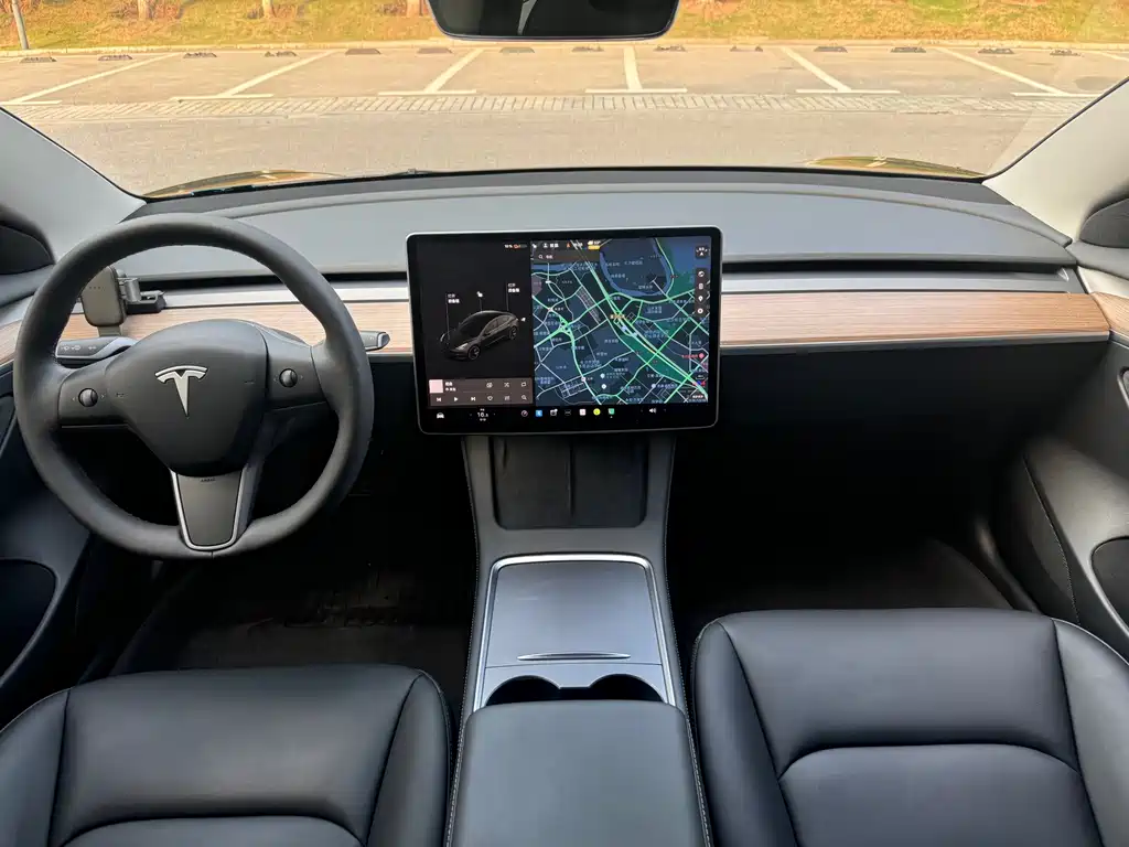 Tesla Model 3 — фото 8