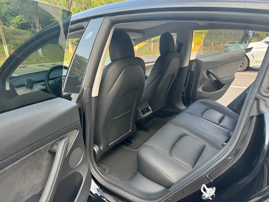 Tesla Model 3 — фото 10