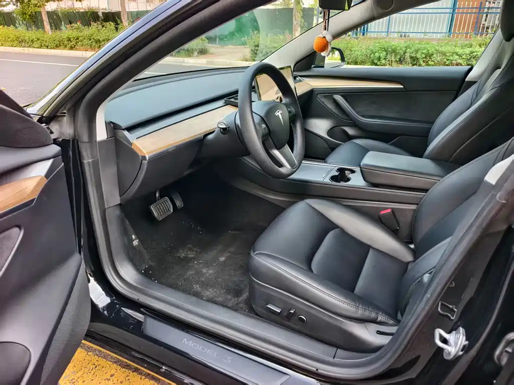 Tesla Model 3 — фото 4