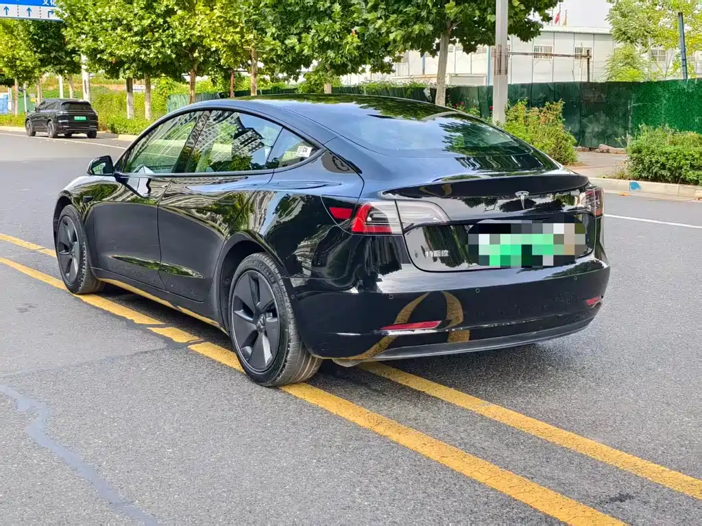 Tesla Model 3 — фото 8