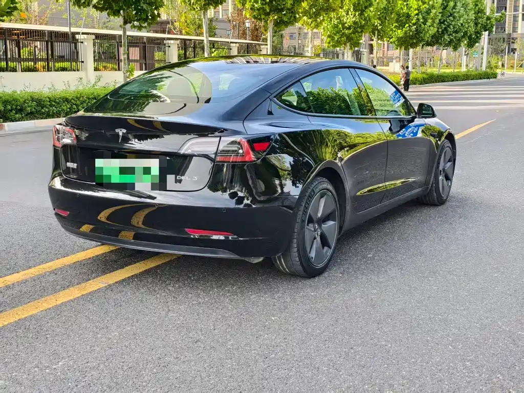 Tesla Model 3 — фото 10