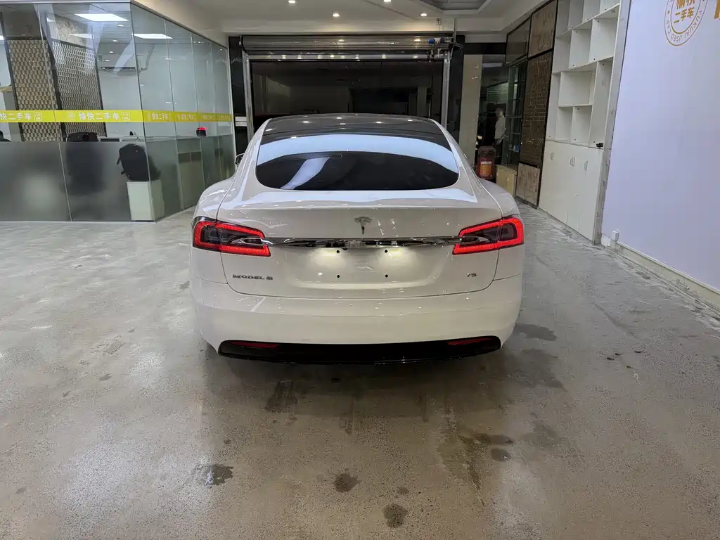 Tesla Model S — фото 6