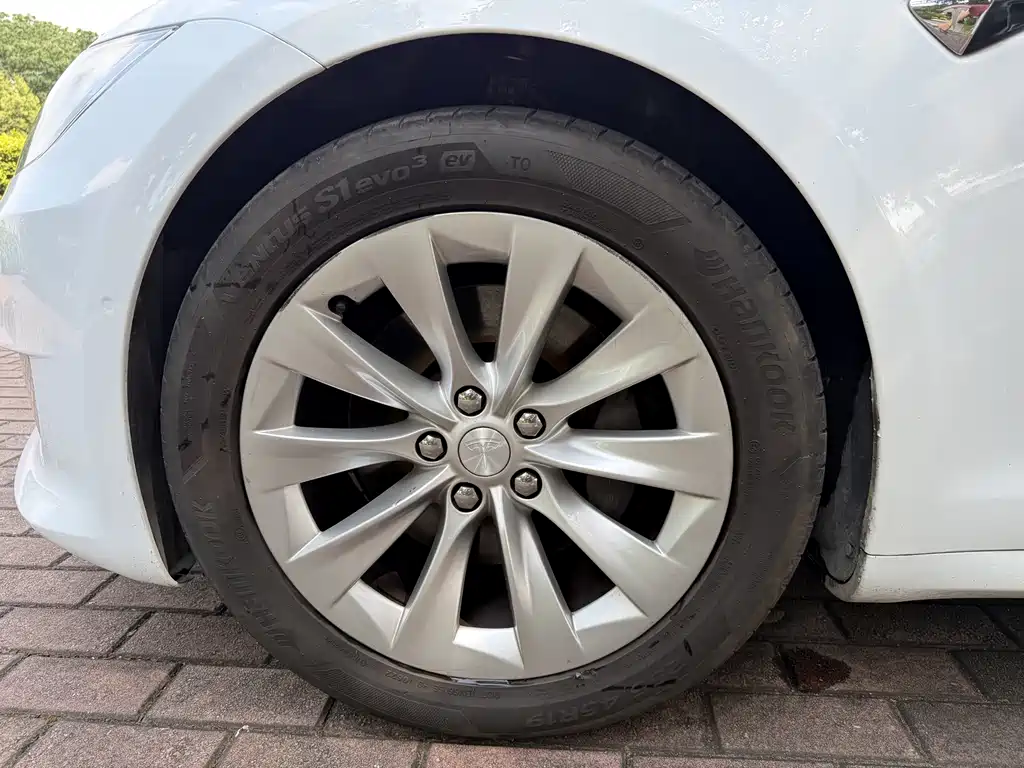 Tesla Model S — фото 10