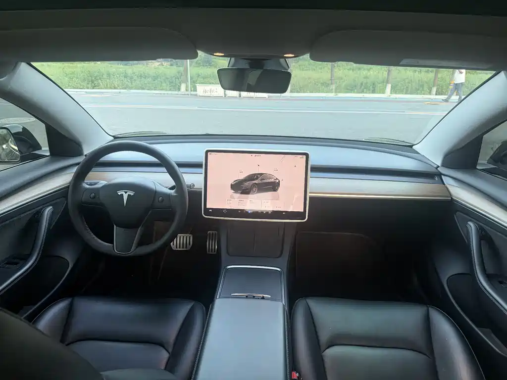 Tesla Model 3 — фото 13