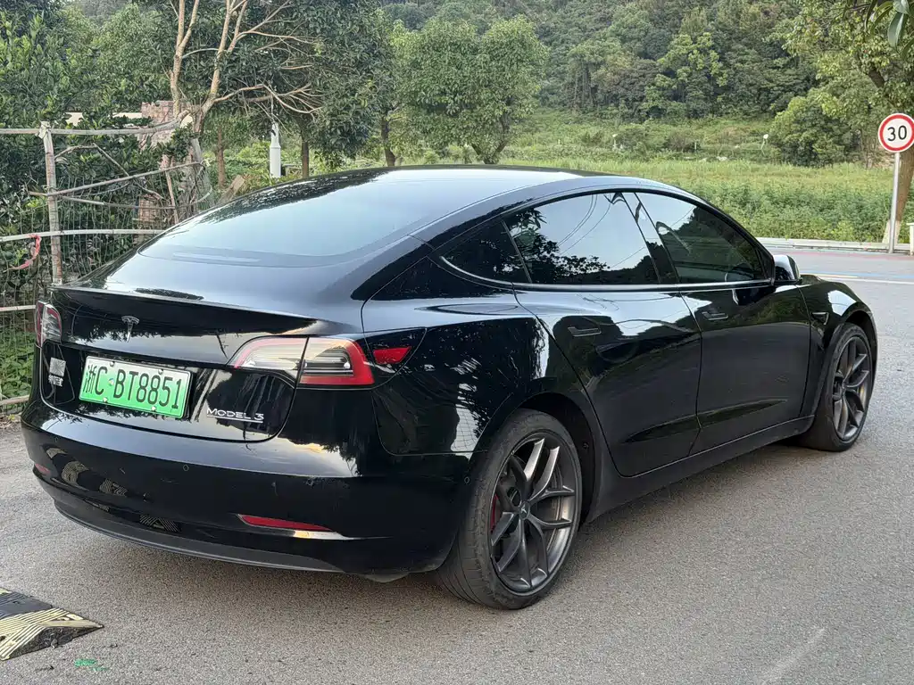 Tesla Model 3 — фото 5