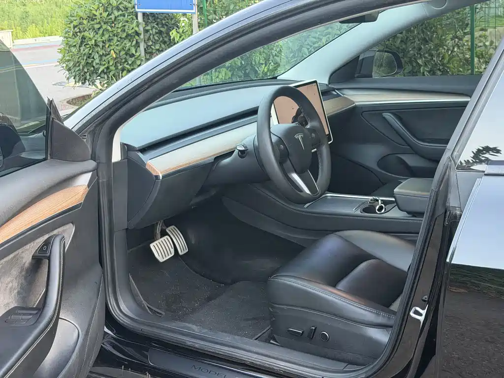 Tesla Model 3 — фото 9