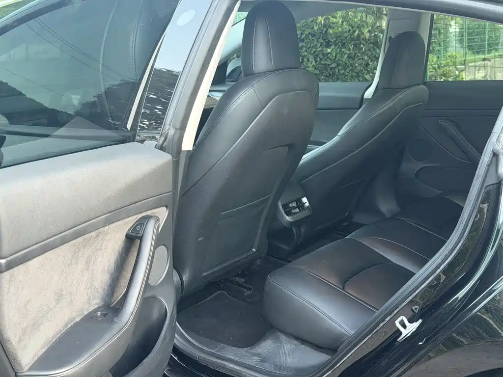 Tesla Model 3 — фото 10