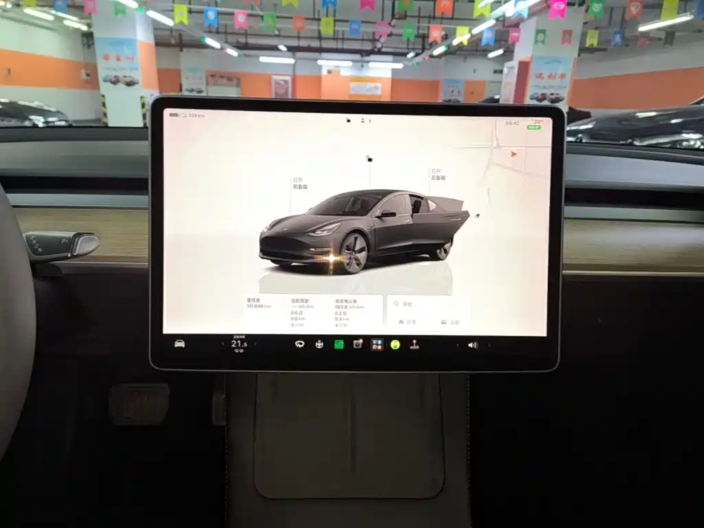Tesla Model 3 — фото 13