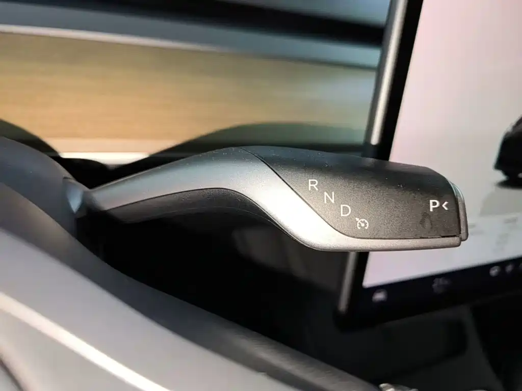 Tesla Model 3 — фото 14