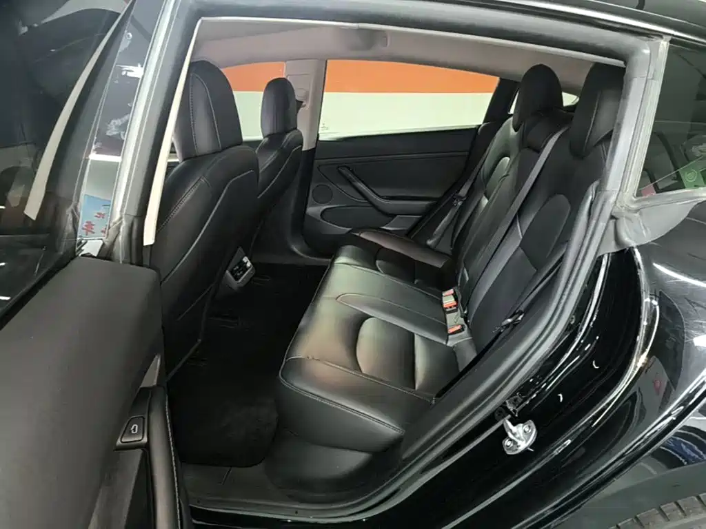 Tesla Model 3 — фото 17