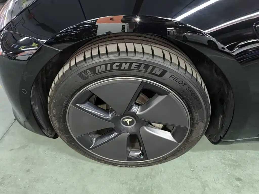 Tesla Model 3 — фото 23