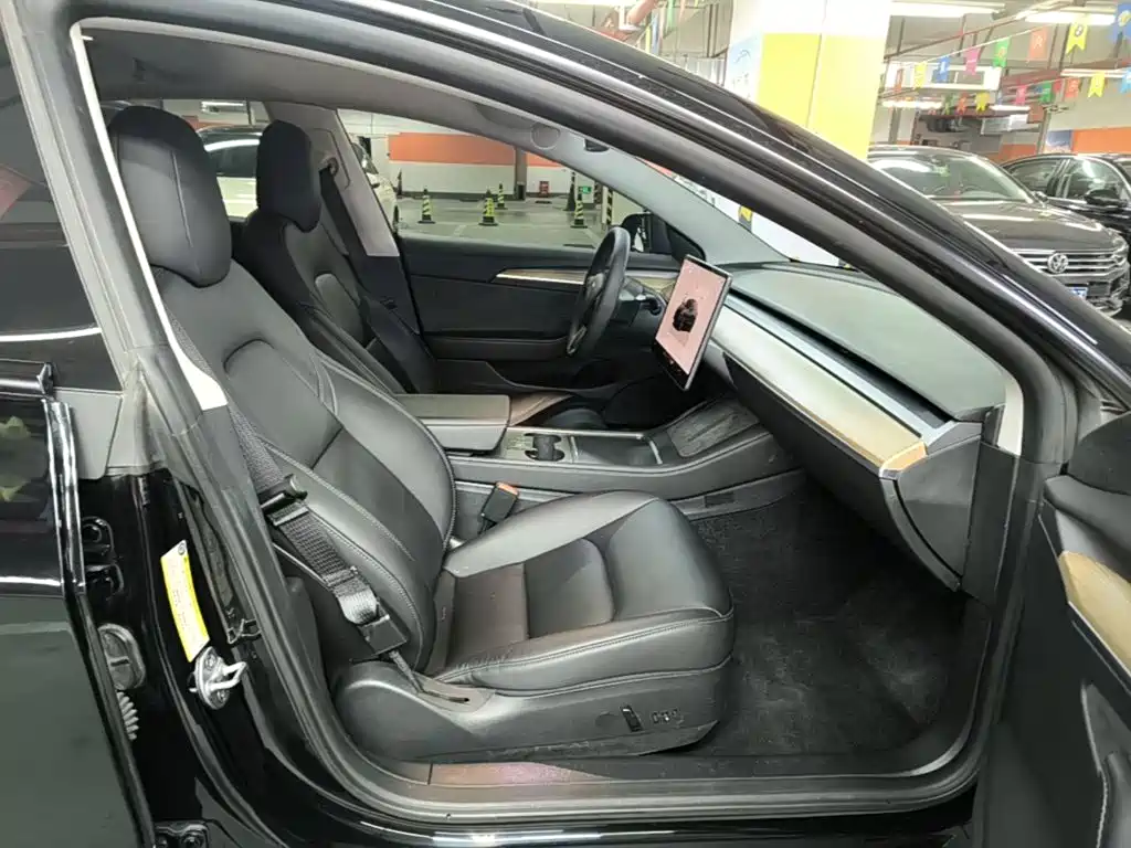 Tesla Model 3 — фото 25