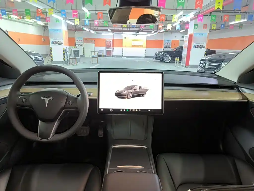 Tesla Model 3 — фото 10