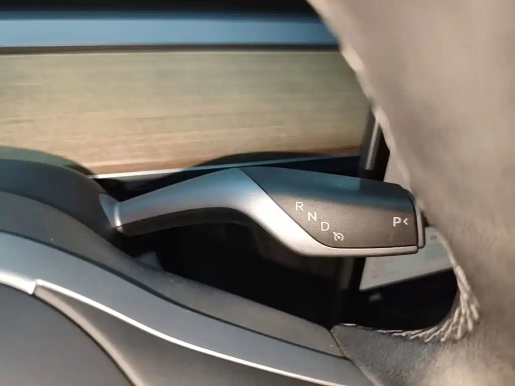 Tesla Model 3 — фото 14