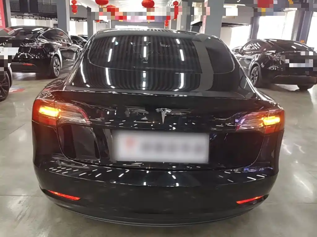 Tesla Model 3 — фото 6