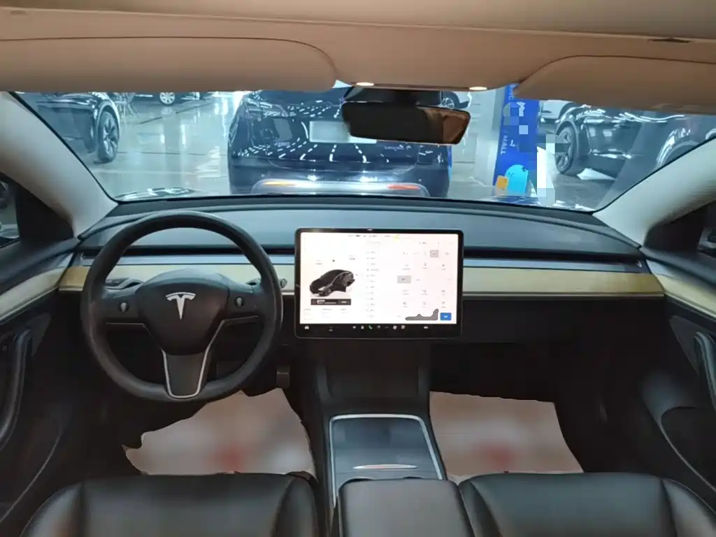 Tesla Model 3 — фото 10