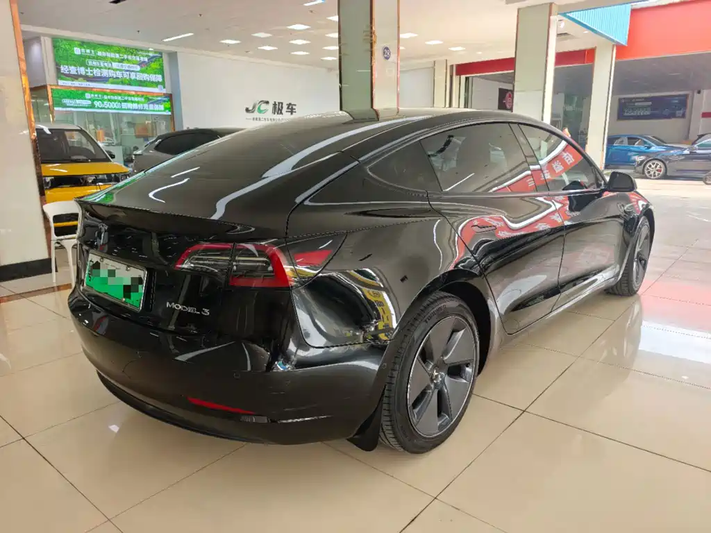 Tesla Model 3 — фото 4