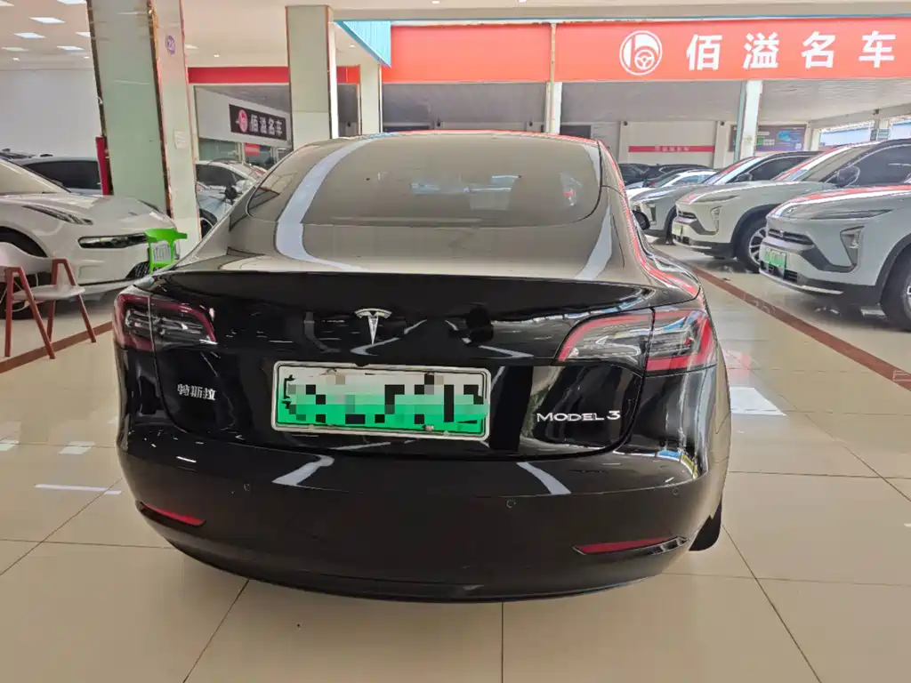 Tesla Model 3 — фото 5