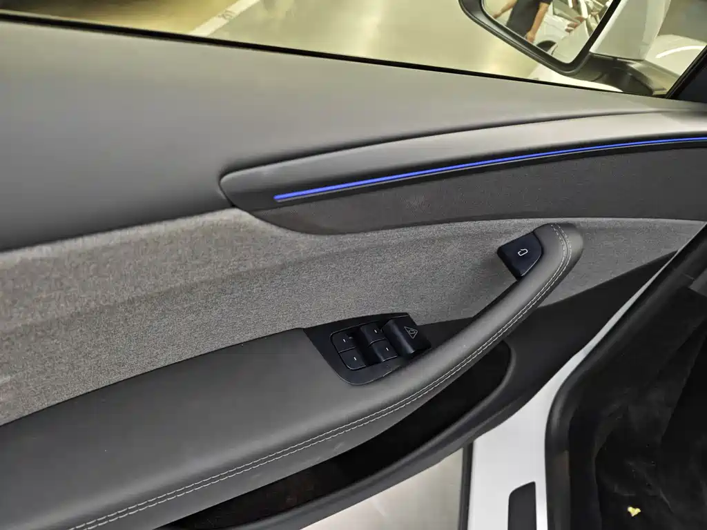 Tesla Model Y — фото 11