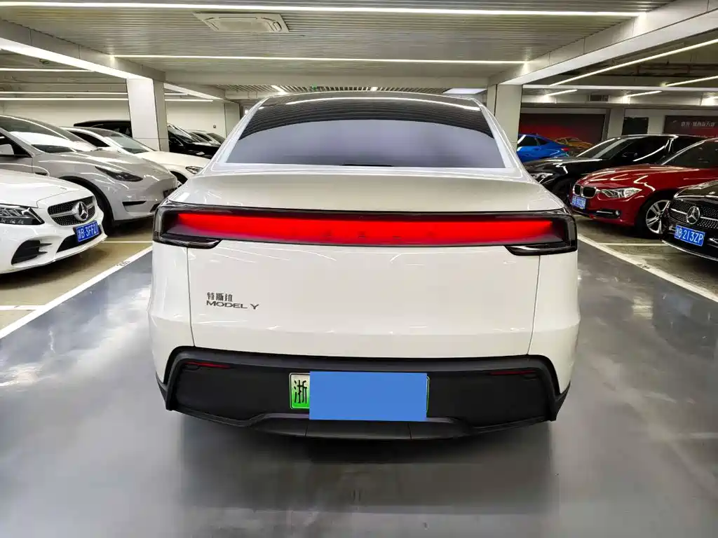 Tesla Model Y — фото 13