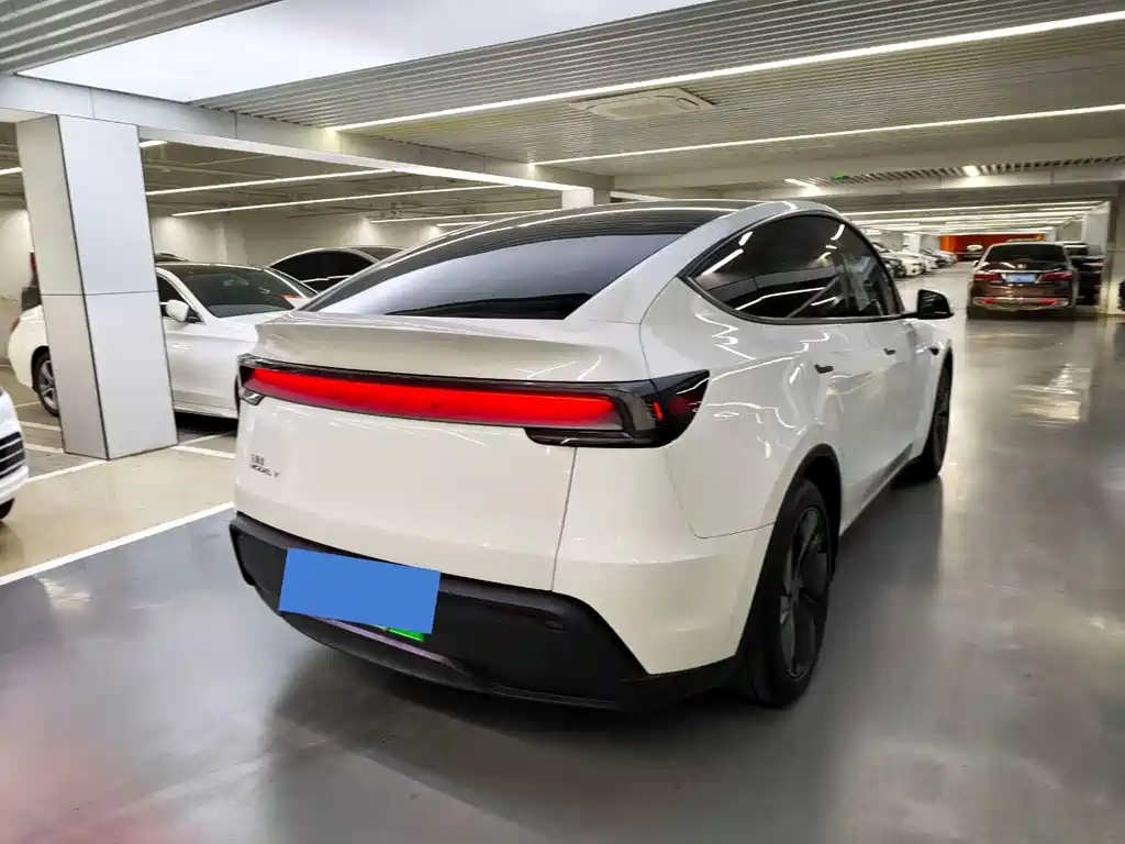 Tesla Model Y — фото 14